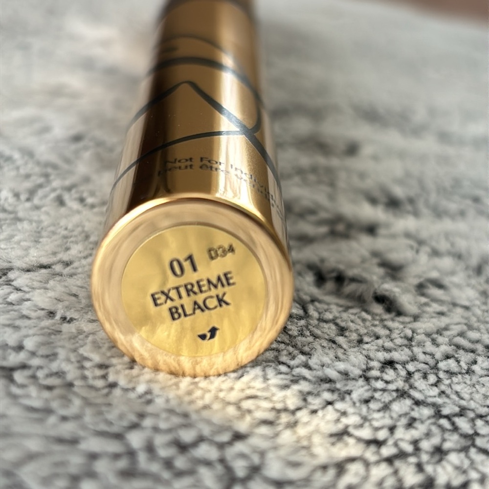 Estee Lauder Sumptuous Extreme Mascara - 01 Extreme Black - Picture 5 of 5